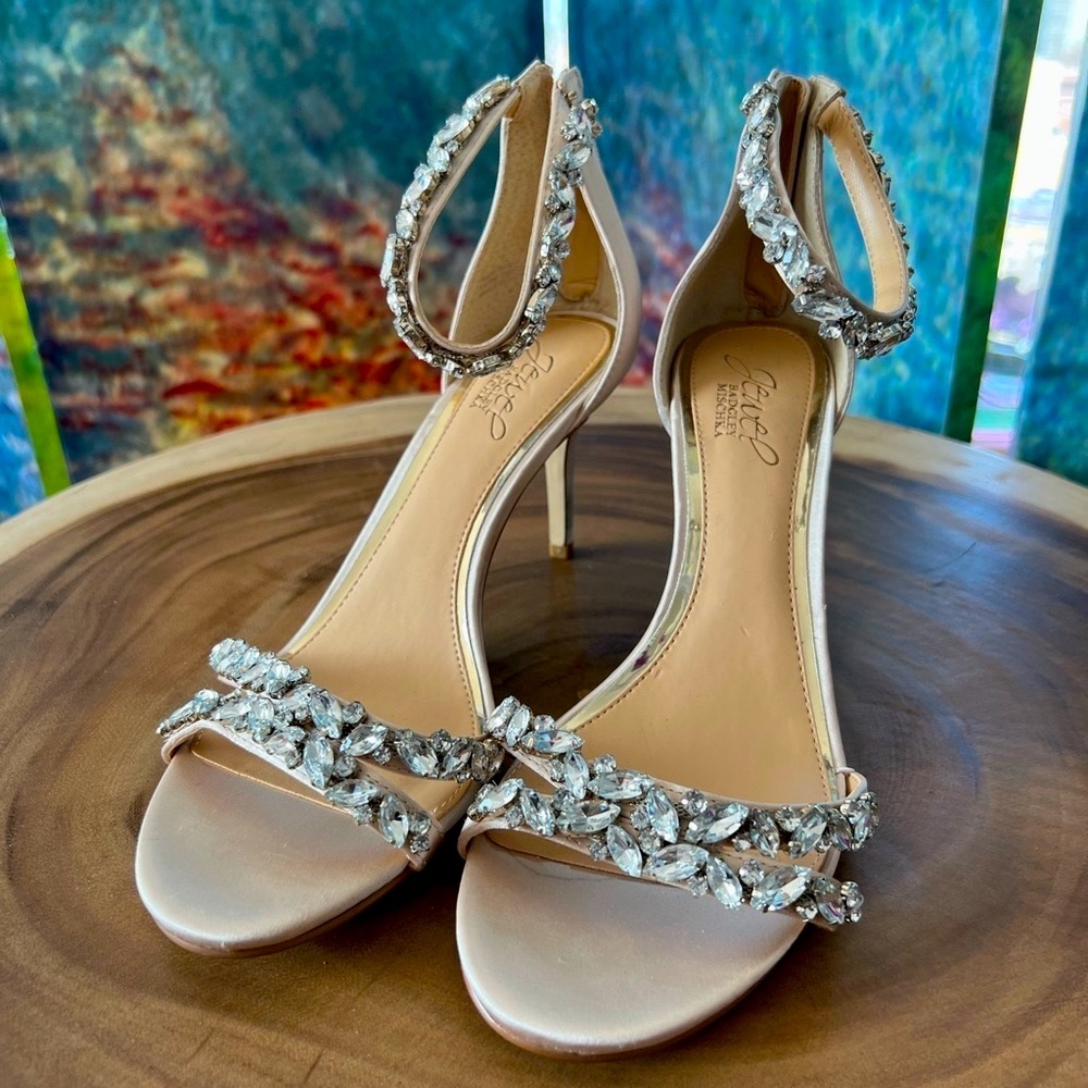 Badgley Mischka jeweled strappy heels size 8 EUC